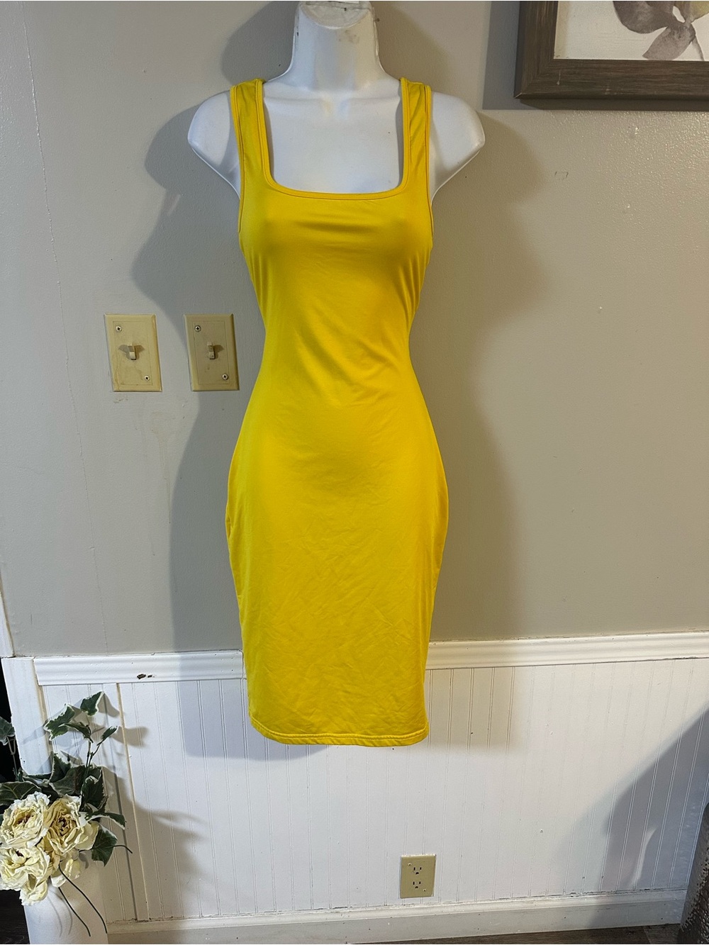 Women’s Yellow Square Neck Bodycon Dress